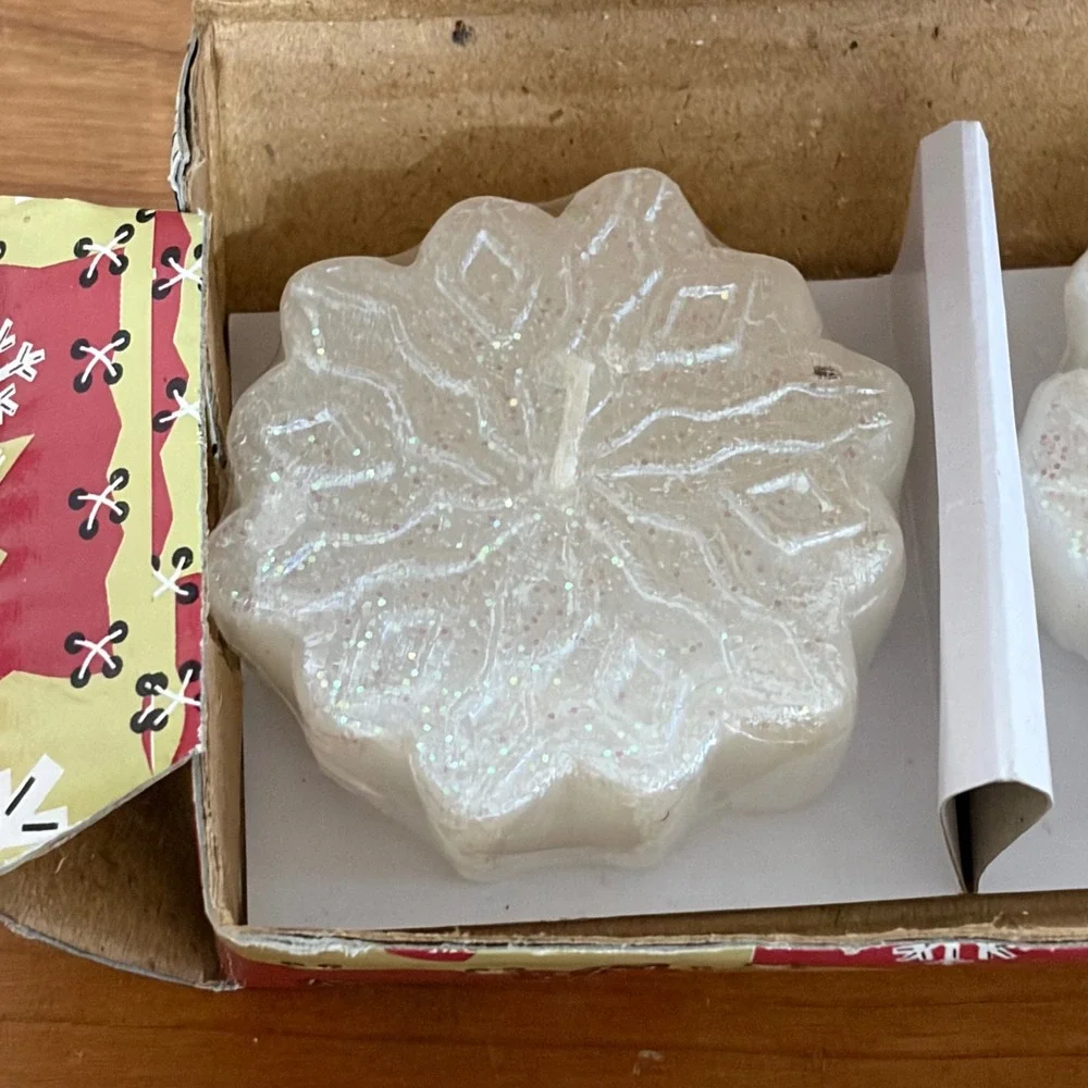 Great American Opportunities Floating Snowflake Candles White Glitter Set of 3